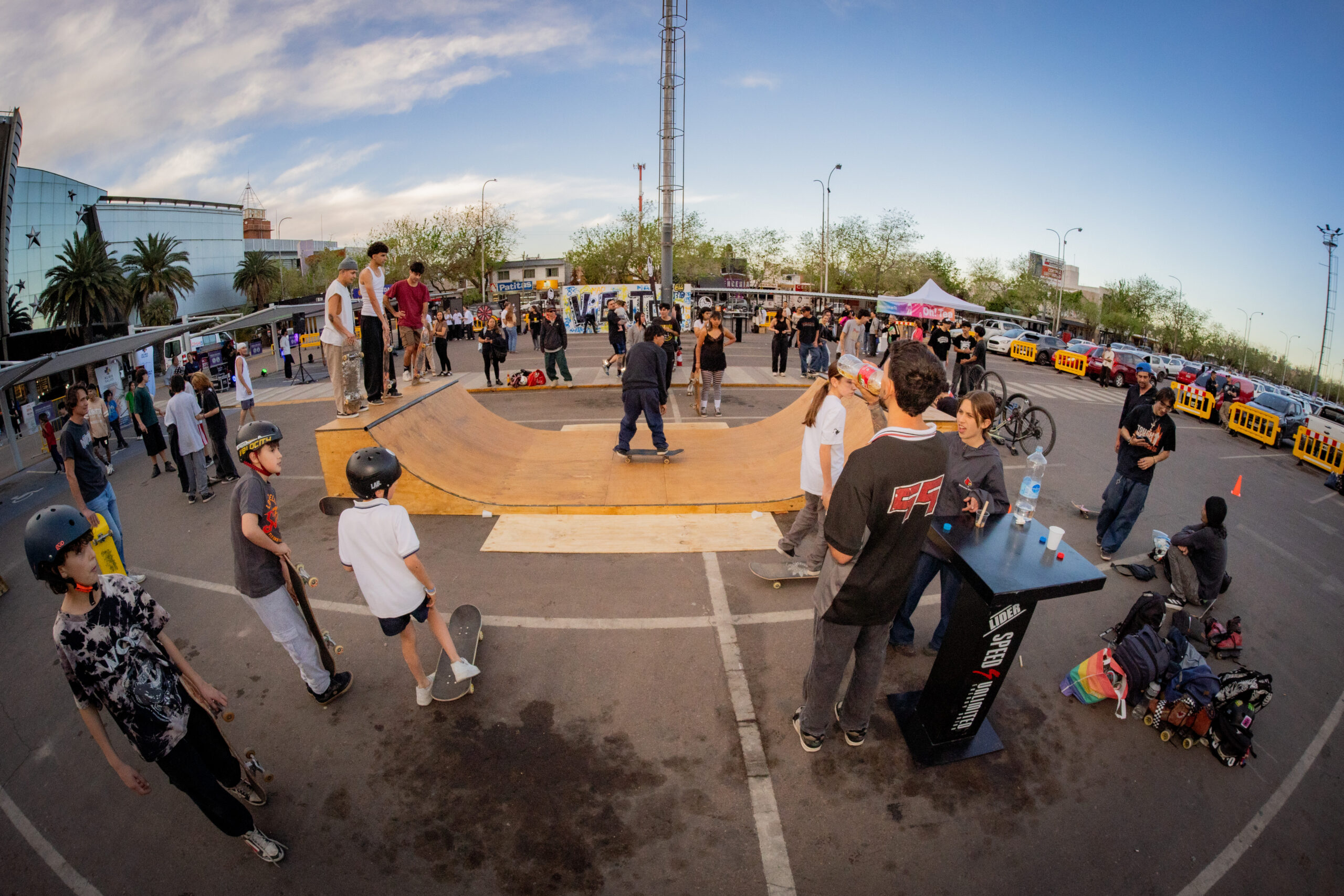 Primavera en Mendoza Shopping - CREW
